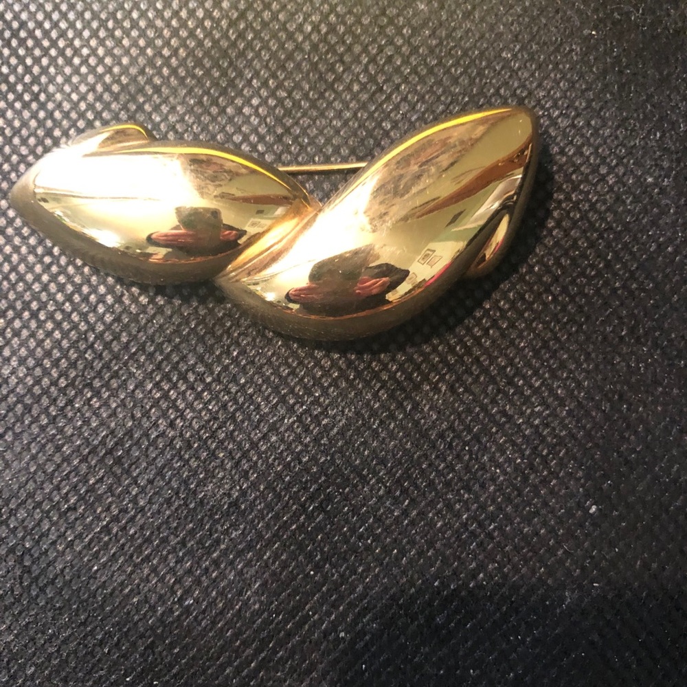 Givenchy vintage classic pin unique shape - Picture 4 of 4